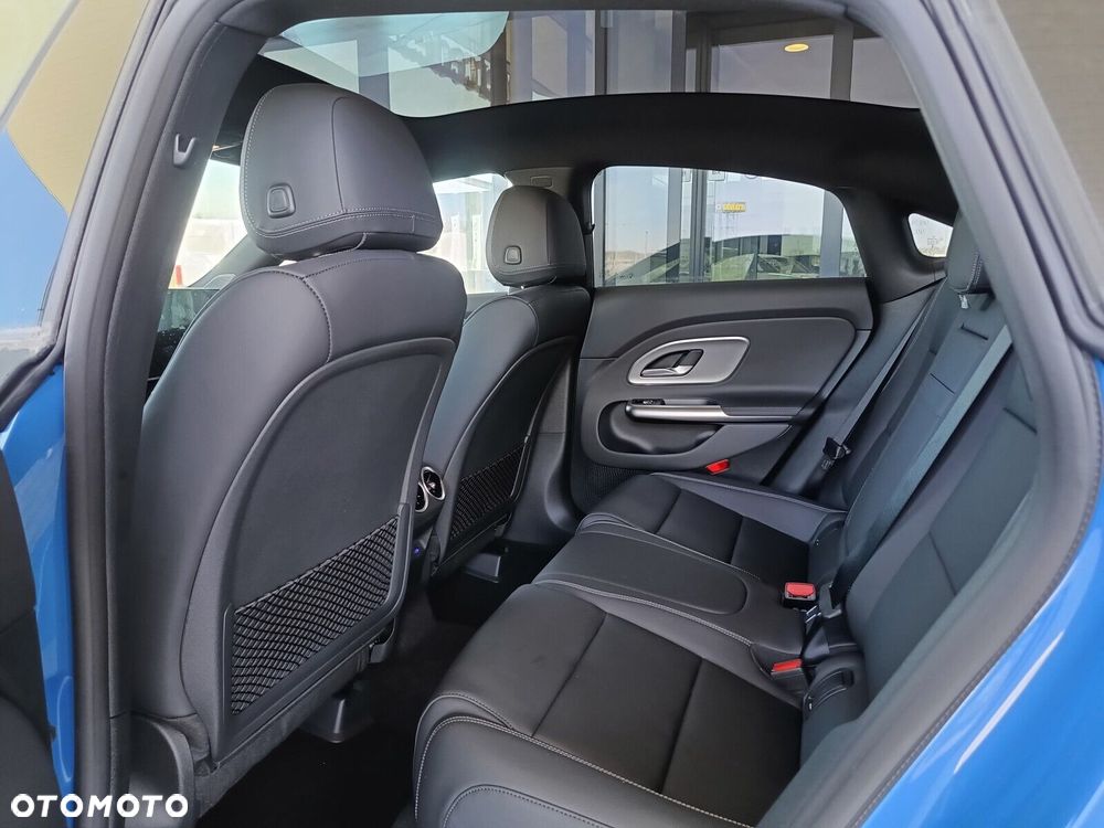 Mercedes-Benz CLA - 12