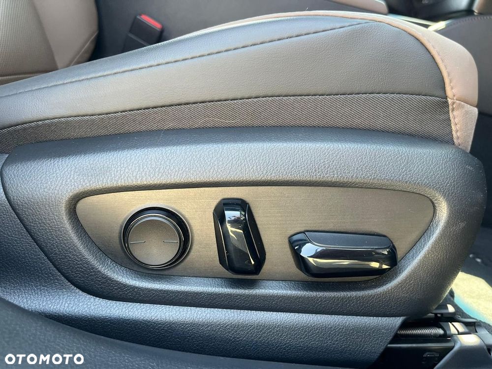 Lexus ES 300h F Sport Design - 27