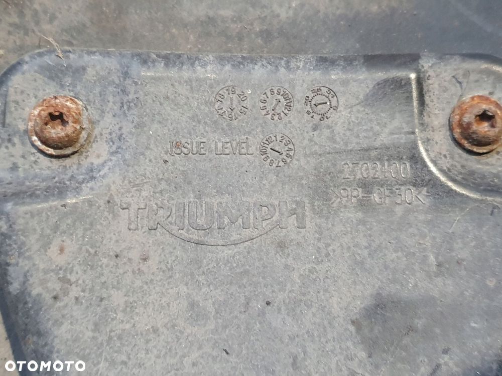 TYLNY BŁOTNIK NAKOLE Triumph Street Twin 900 18- LAMPA TYŁ 2302378 2702100 - 9
