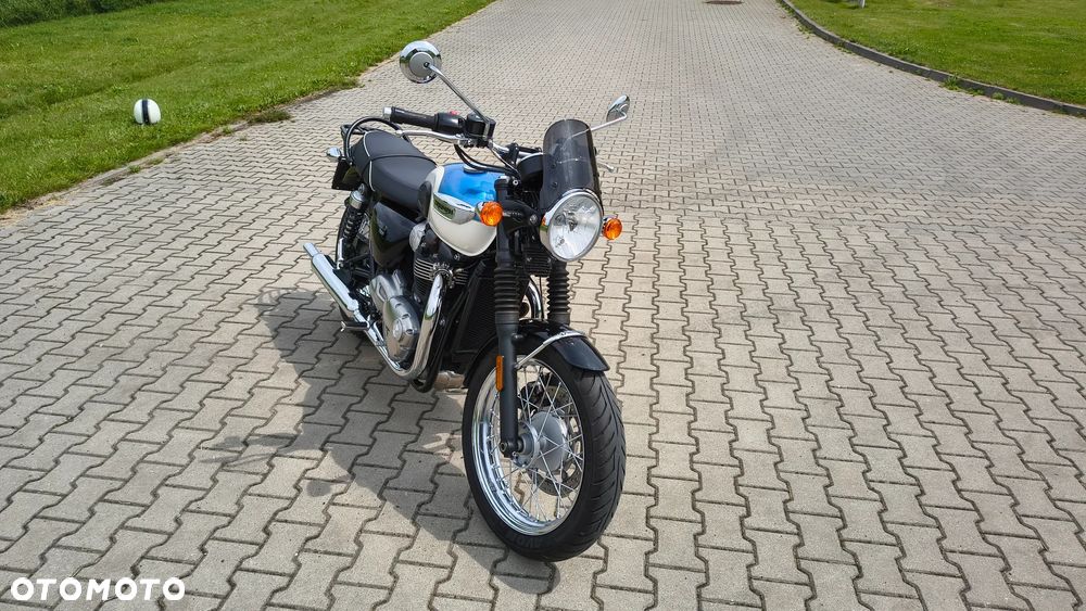 Triumph Bonneville - 11
