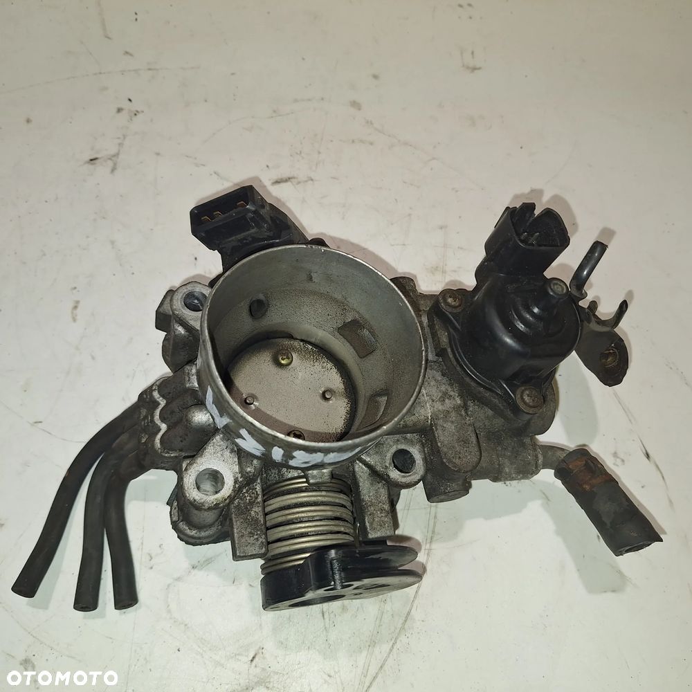 PRZEPUSTNICA CARISMA 1.6 1.8 16 - 1