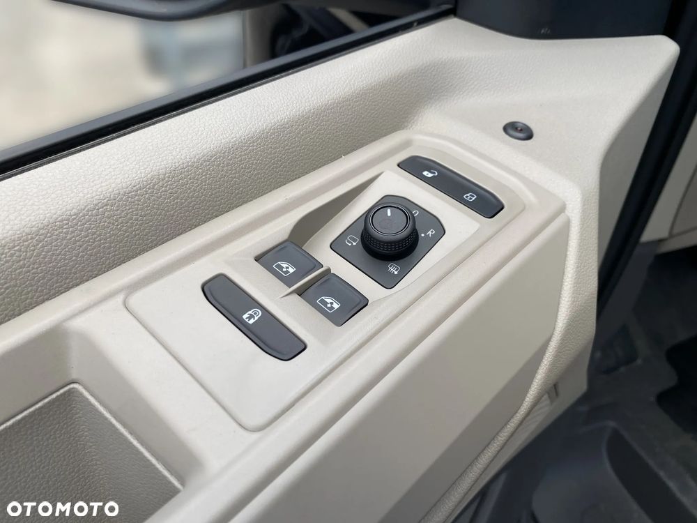 Volkswagen Multivan - 20