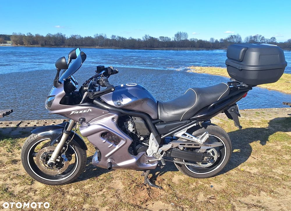 Yamaha FZS - 16