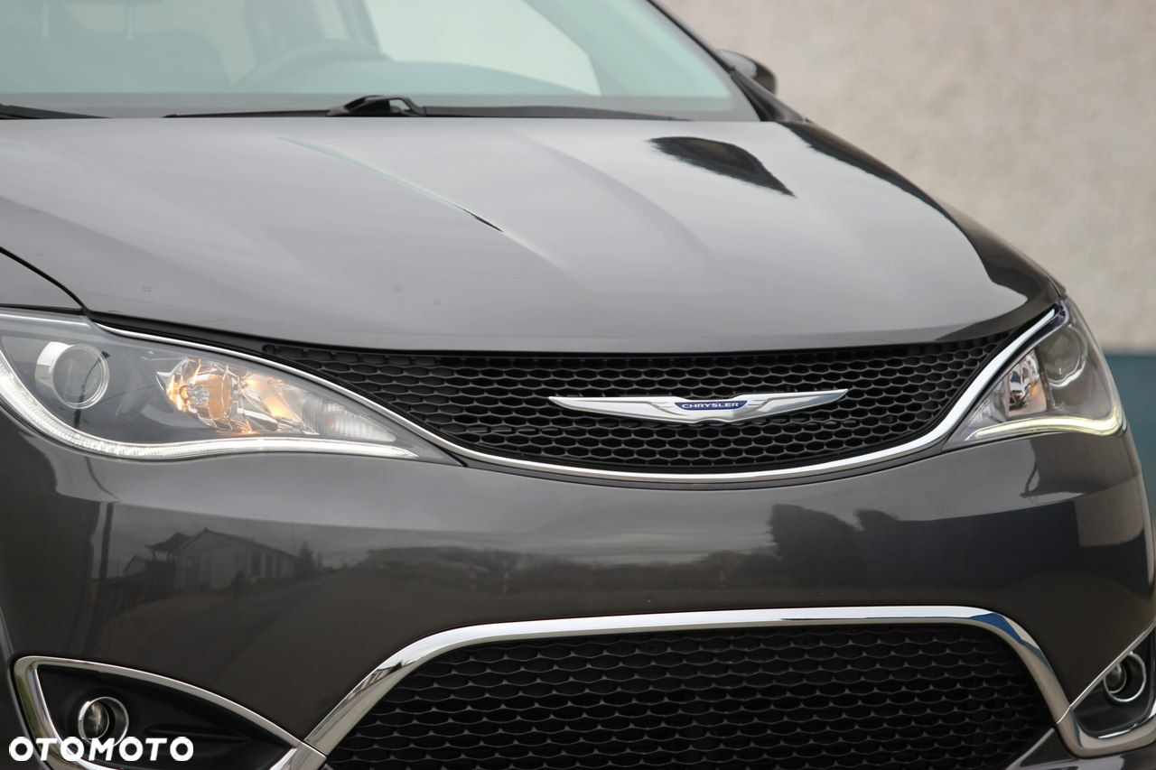Chrysler Pacifica - 4