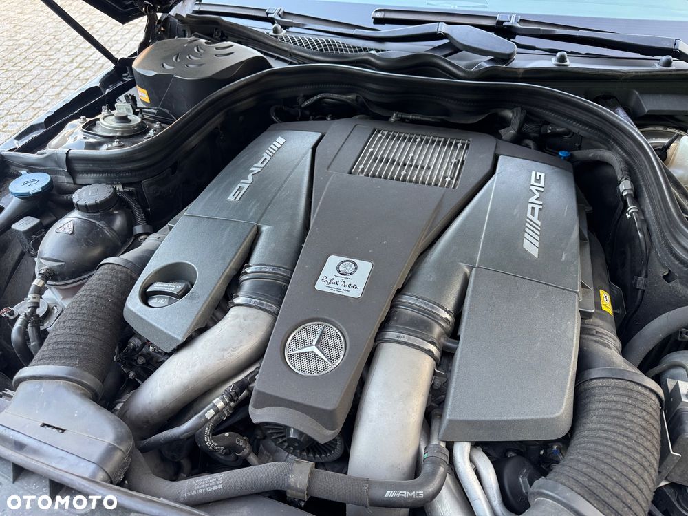 Mercedes-Benz Klasa E 63 AMG S 4-Matic - 16