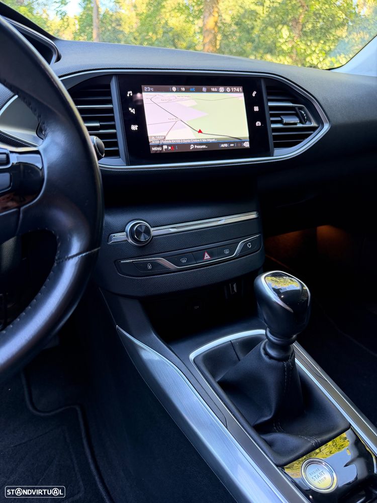 Peugeot 308 1.2 PureTech Allure - 16