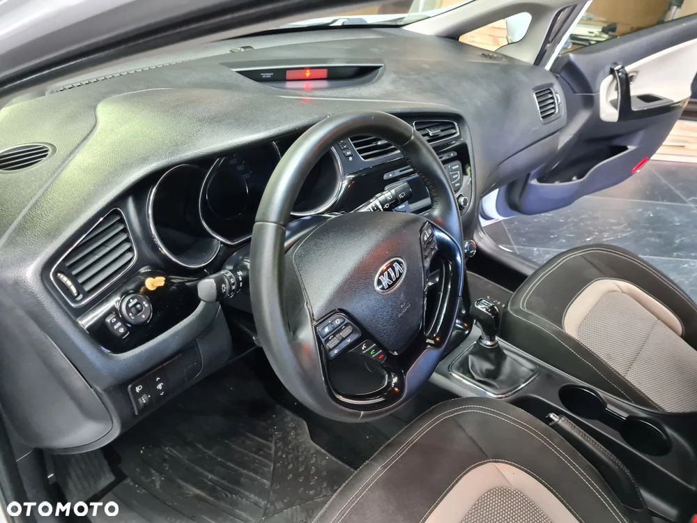 Kia Ceed 1.6 CRDi ISG Spirit - 16