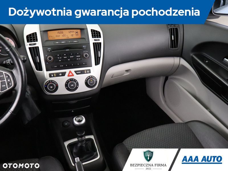 Kia Ceed - 10
