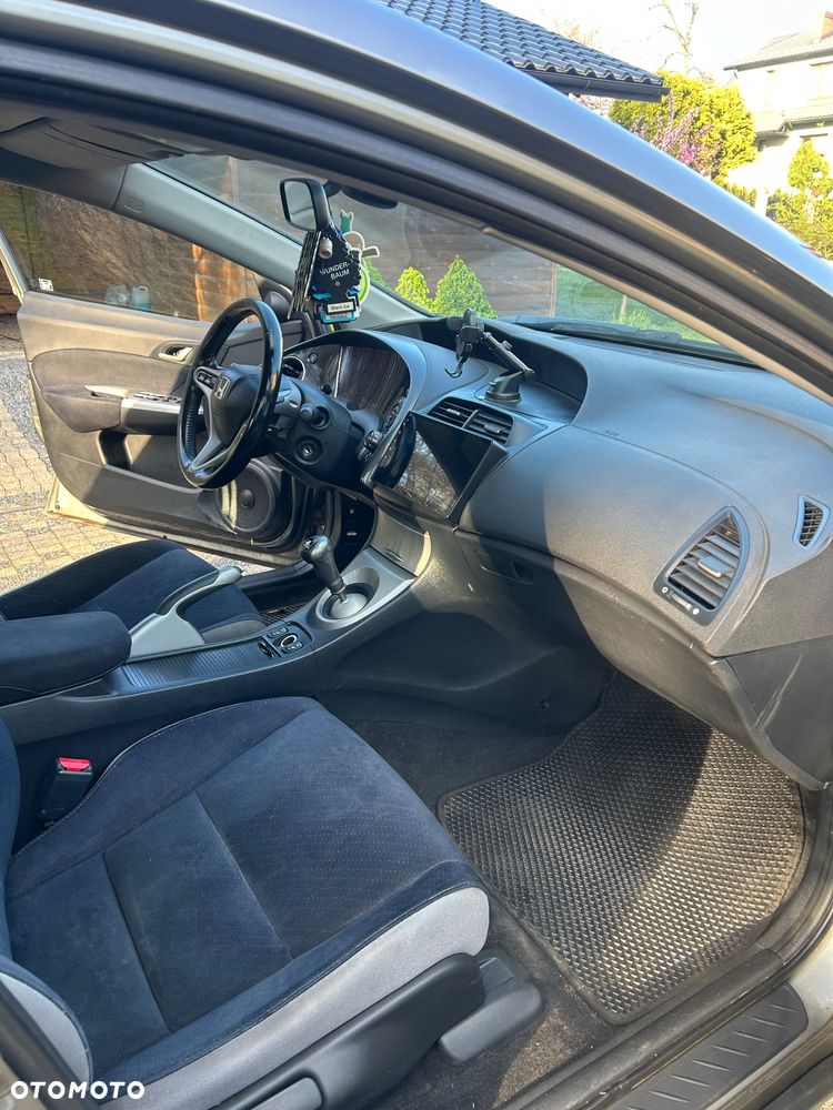 Honda Civic 1.8 Executive - 17