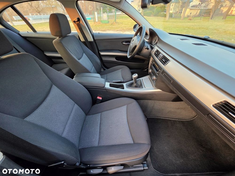 BMW Seria 3 - 33