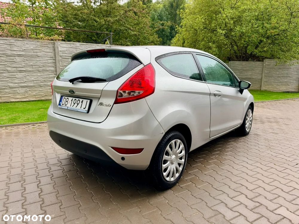 Ford Fiesta 1.25 Ambiente - 2