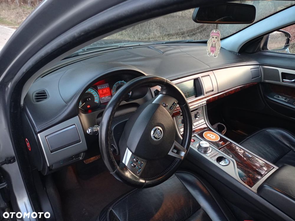 Jaguar XF 2.7 V6 D Premium Luxury - 10