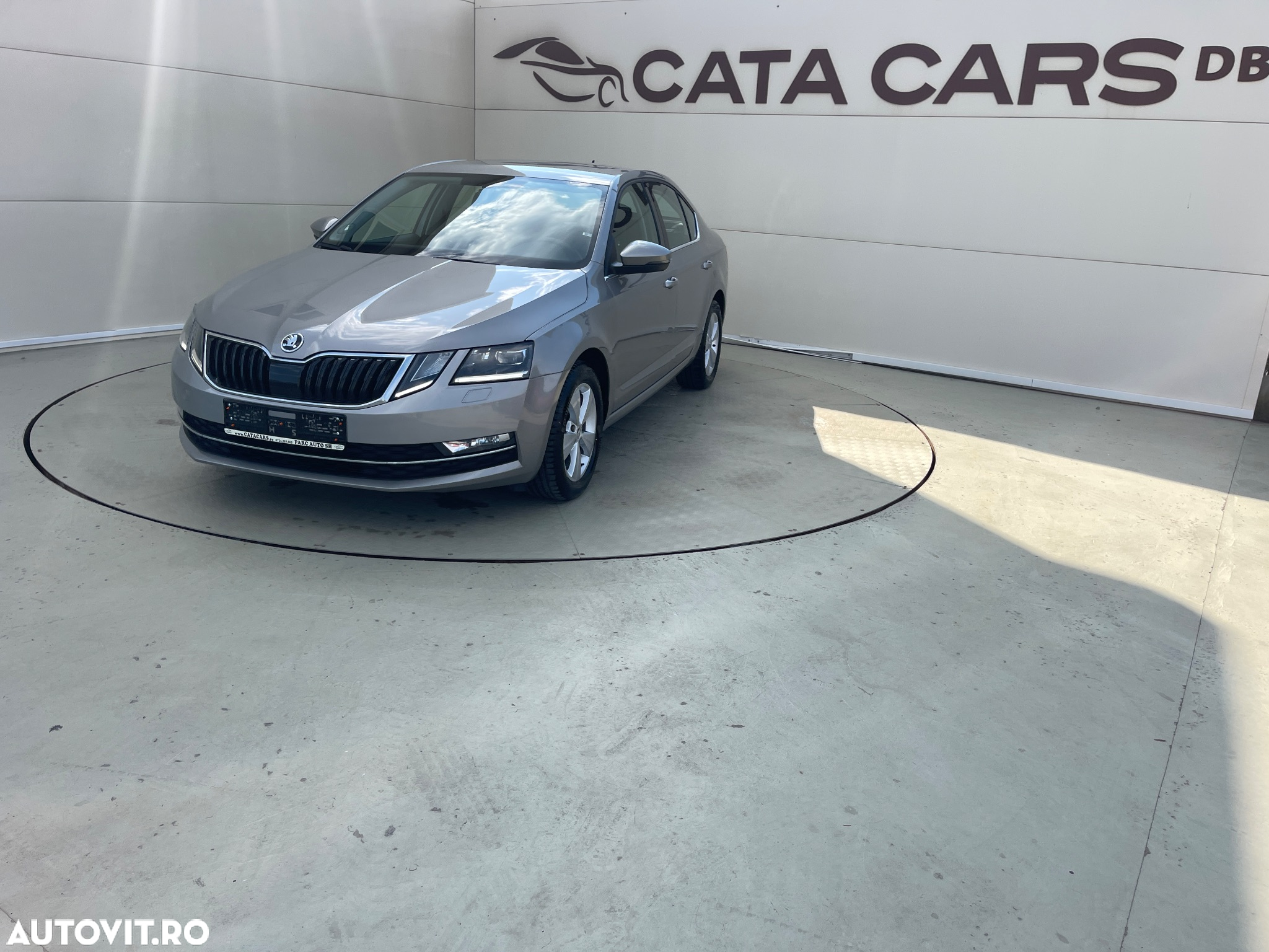 Skoda Octavia 1.6 TDI DSG Style - 3