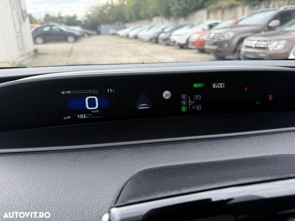 Toyota Prius 1.8 HSD Exclusive Plus - 28