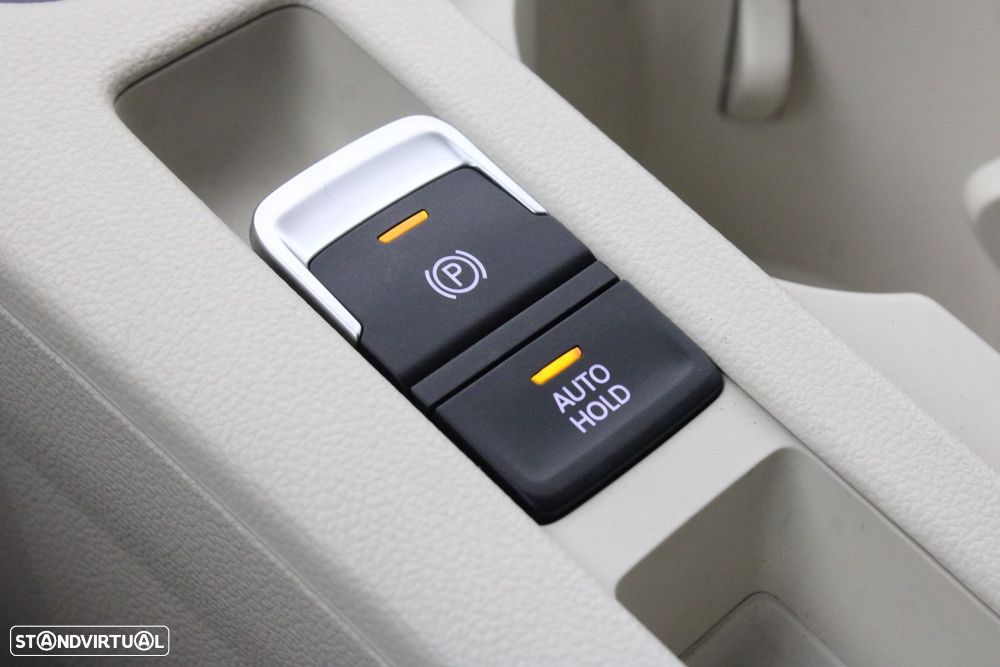 VW Passat Variant 2.0 TDI Highline DSG - 33
