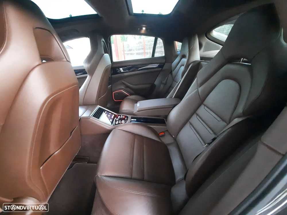 Porsche Panamera 4 E-Hybrid - 46