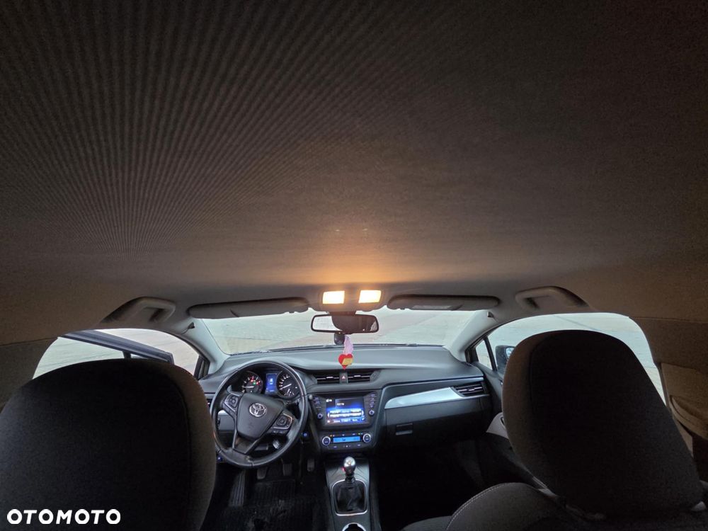 Toyota Avensis 1.8 Premium - 16