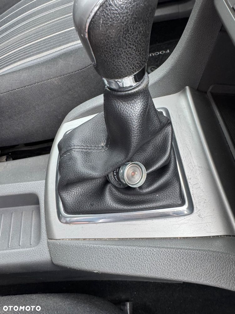 Ford Focus 1.6 Ambiente - 25