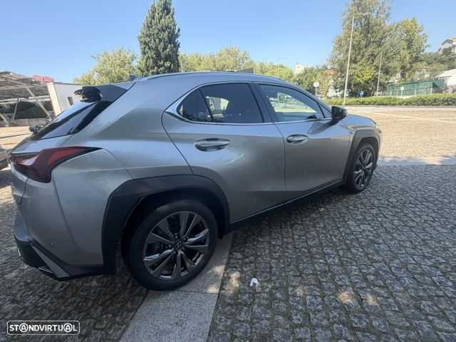Lexus UX 250h - 3