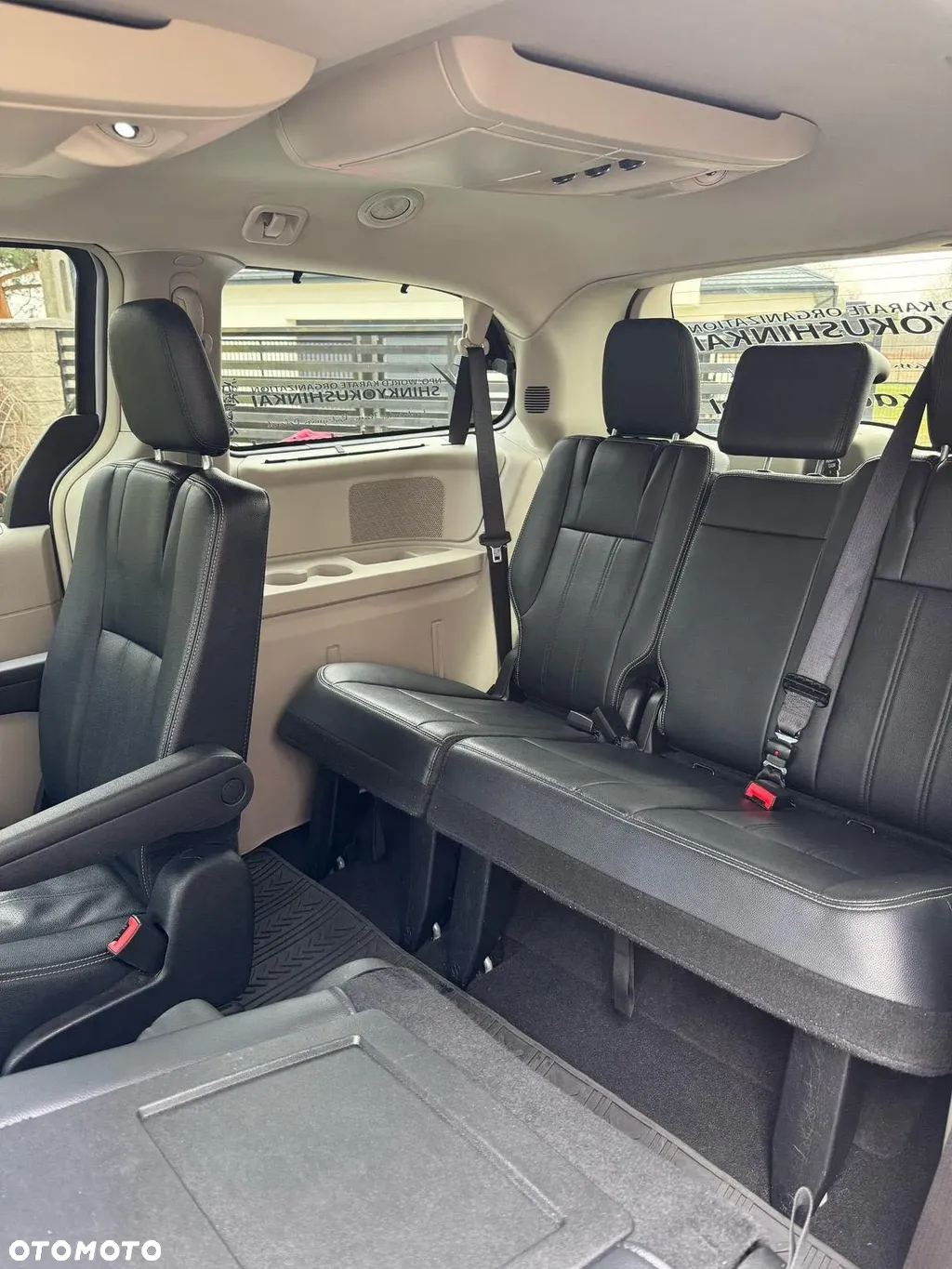 Chrysler Town & Country 3.6 Limited - 10