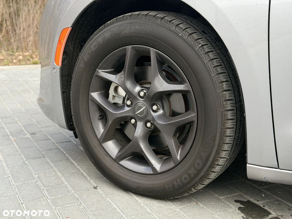 Chrysler Pacifica - 9