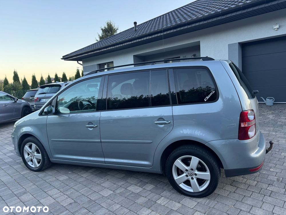 Volkswagen Touran 2009 photo 4
