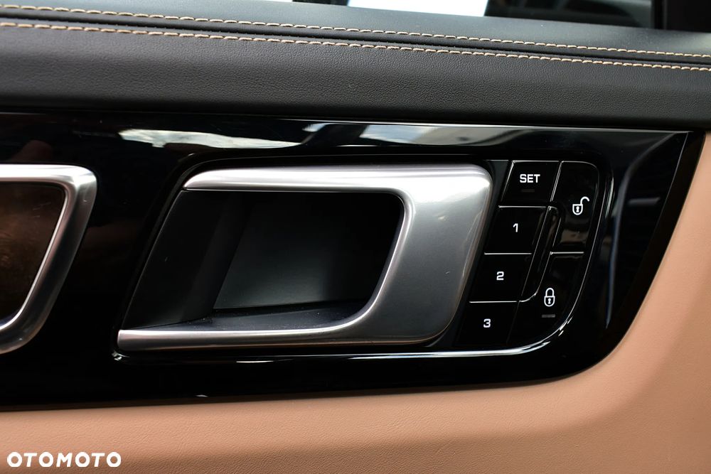 Porsche Cayenne Platinum Edition - 21