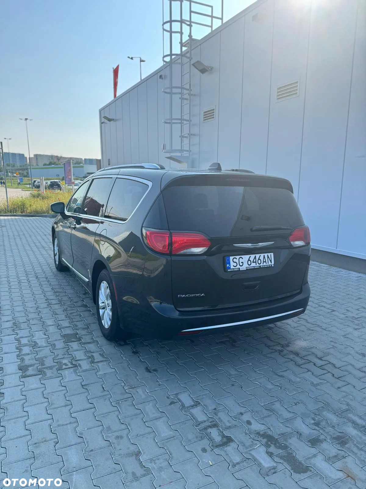 Chrysler Pacifica - 4
