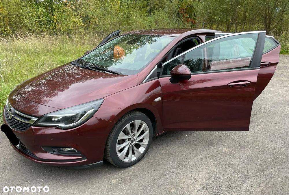 2018 Opel Astra, photograph 2