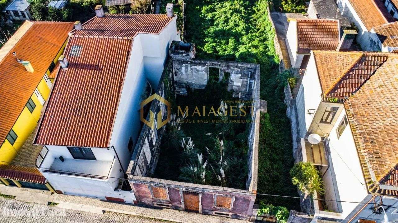 Moradia em Banda para recuperação total - Grande imagem: 2/22