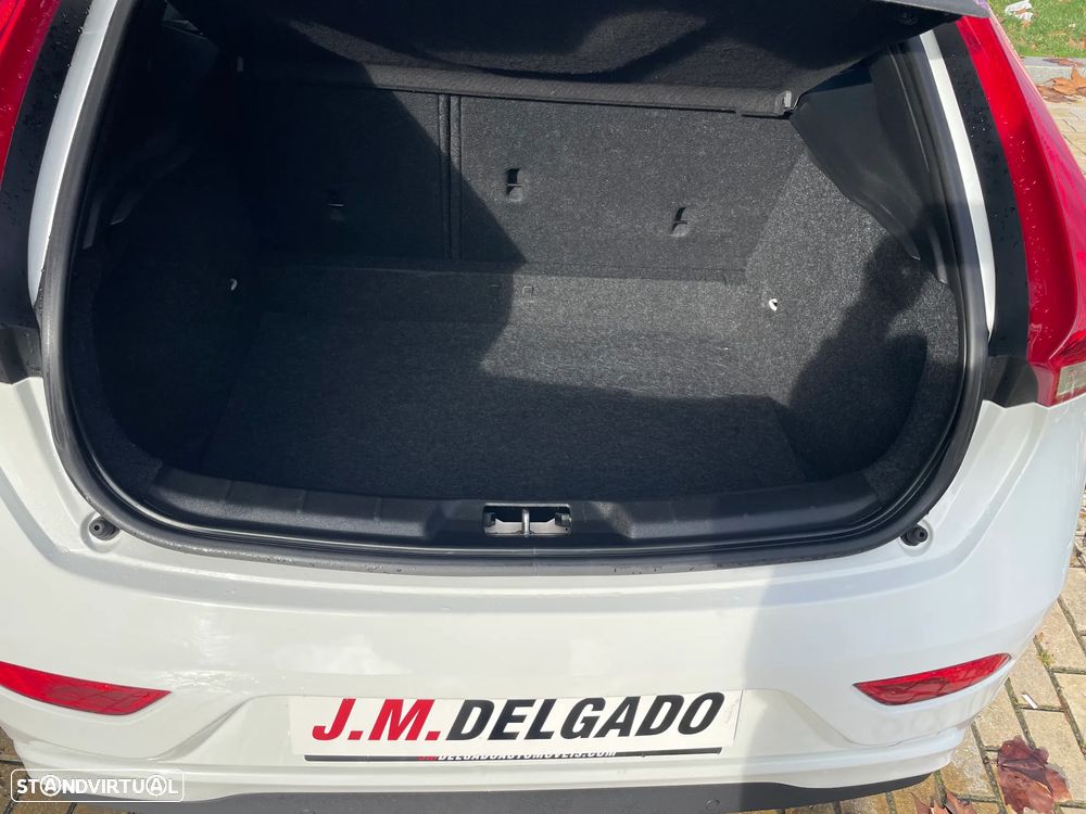 Volvo V40 2.0 D2 R-Design - 10