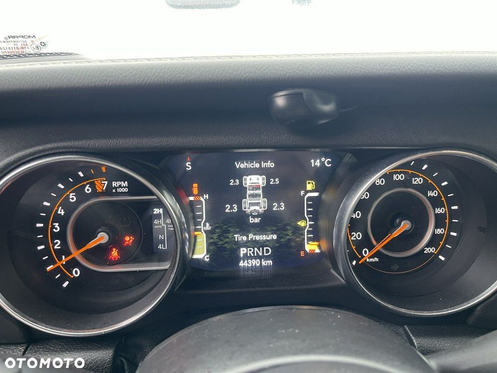 Jeep Wrangler - 11