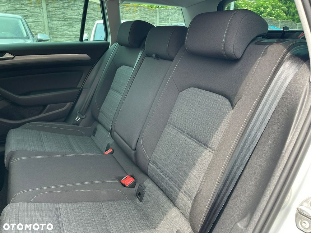 Volkswagen Passat Variant 2.0 TDI SCR DSG Conceptline - 16