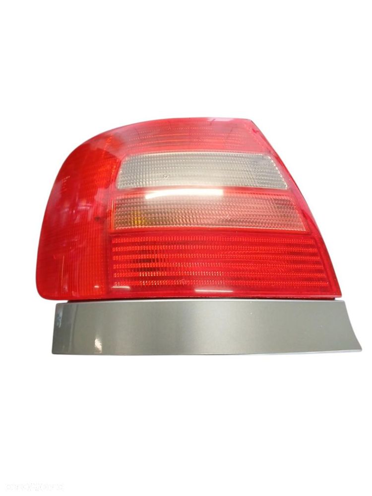LAMPA LEWA TYLNA AUDI A4 B5 FL SEDAN - 1