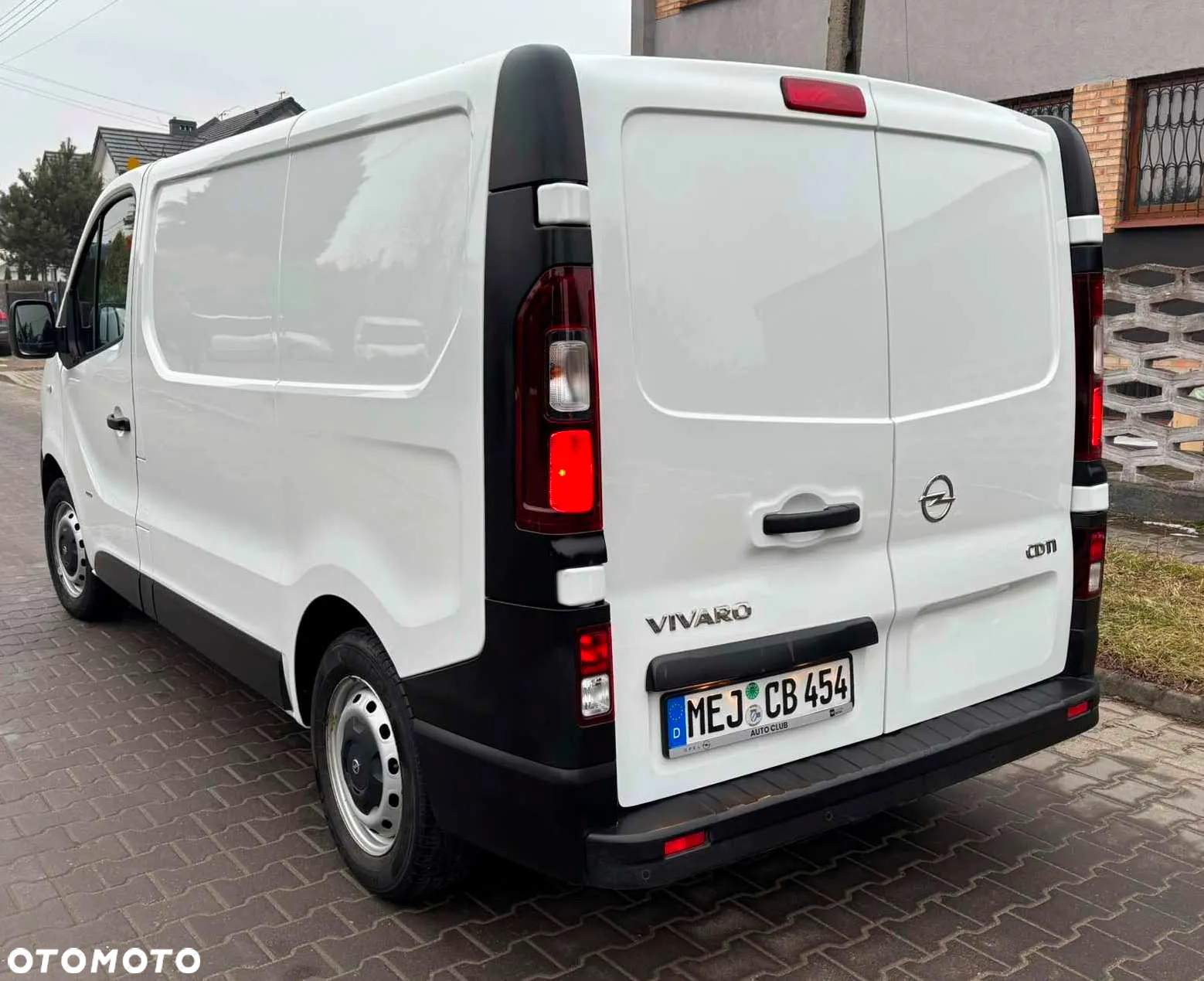 Opel Vivaro - 10
