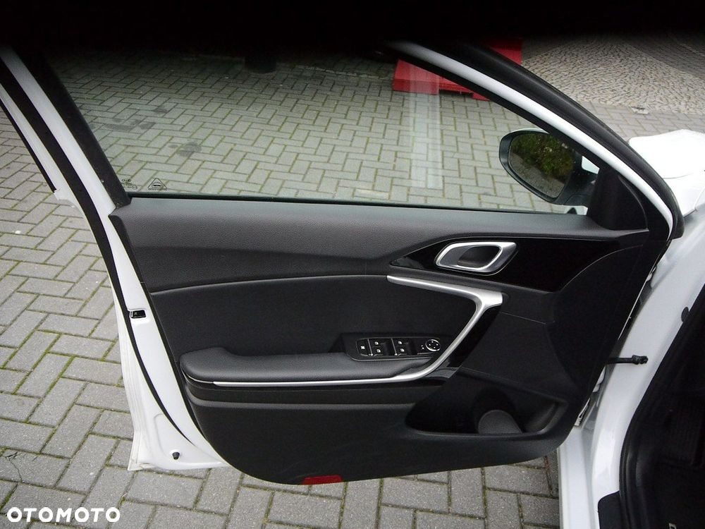 Kia Ceed 1.6 CRDi mHEV Business Line - 29