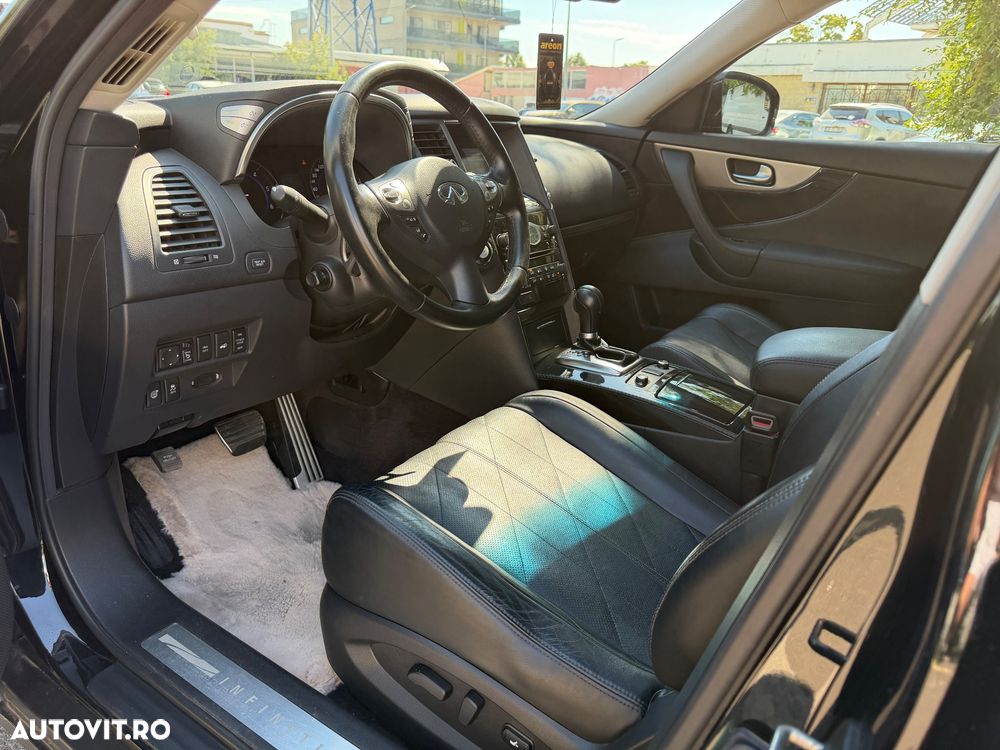Infiniti Q70 - 8