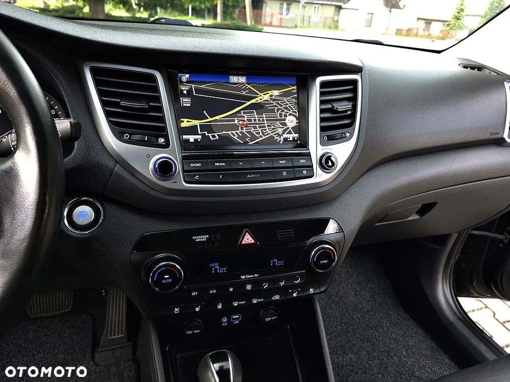 Hyundai Tucson 2.0 CRDI 4WD Automatik Premium - 32