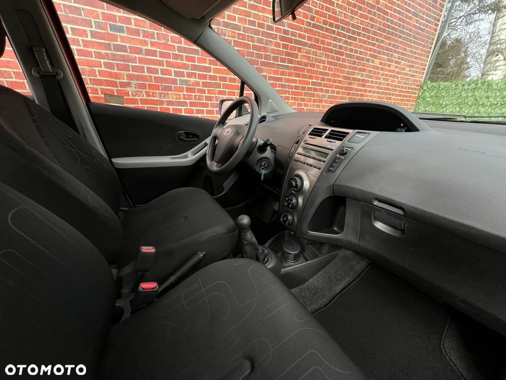 Toyota Yaris - 10