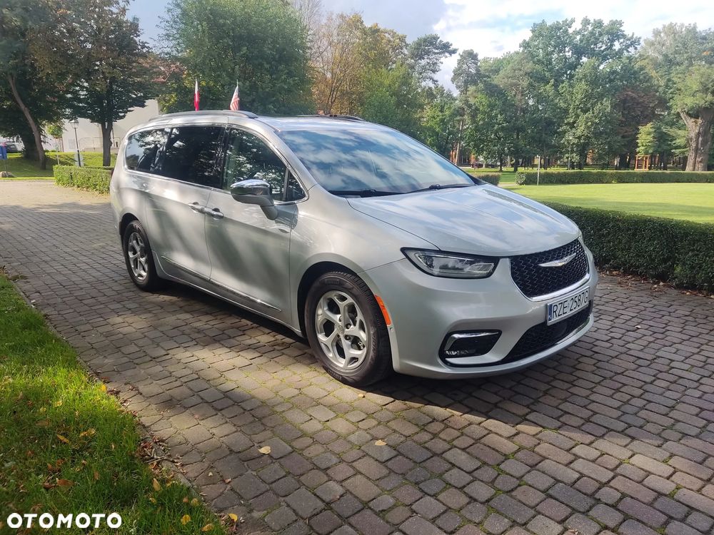 Chrysler Pacifica - 1