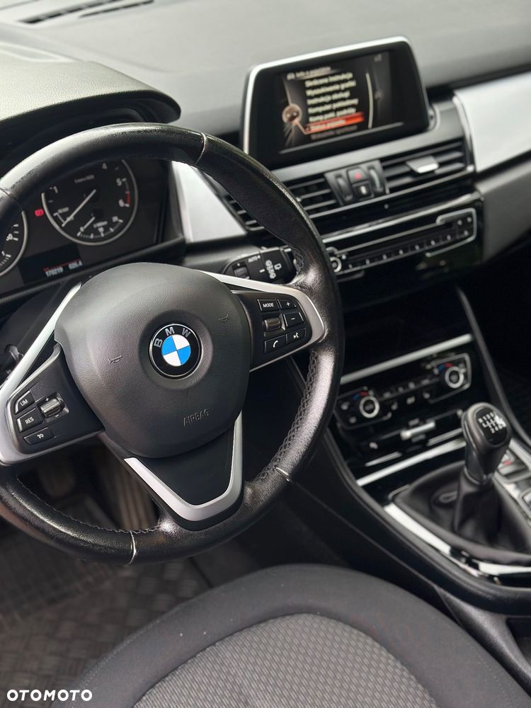 BMW Seria 2 218d - 12