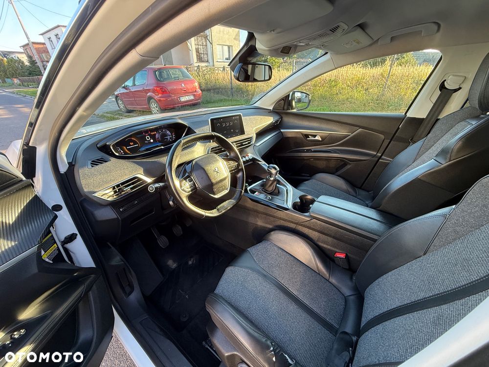 Peugeot 5008 1.5 BlueHDi Allure S&S - 32