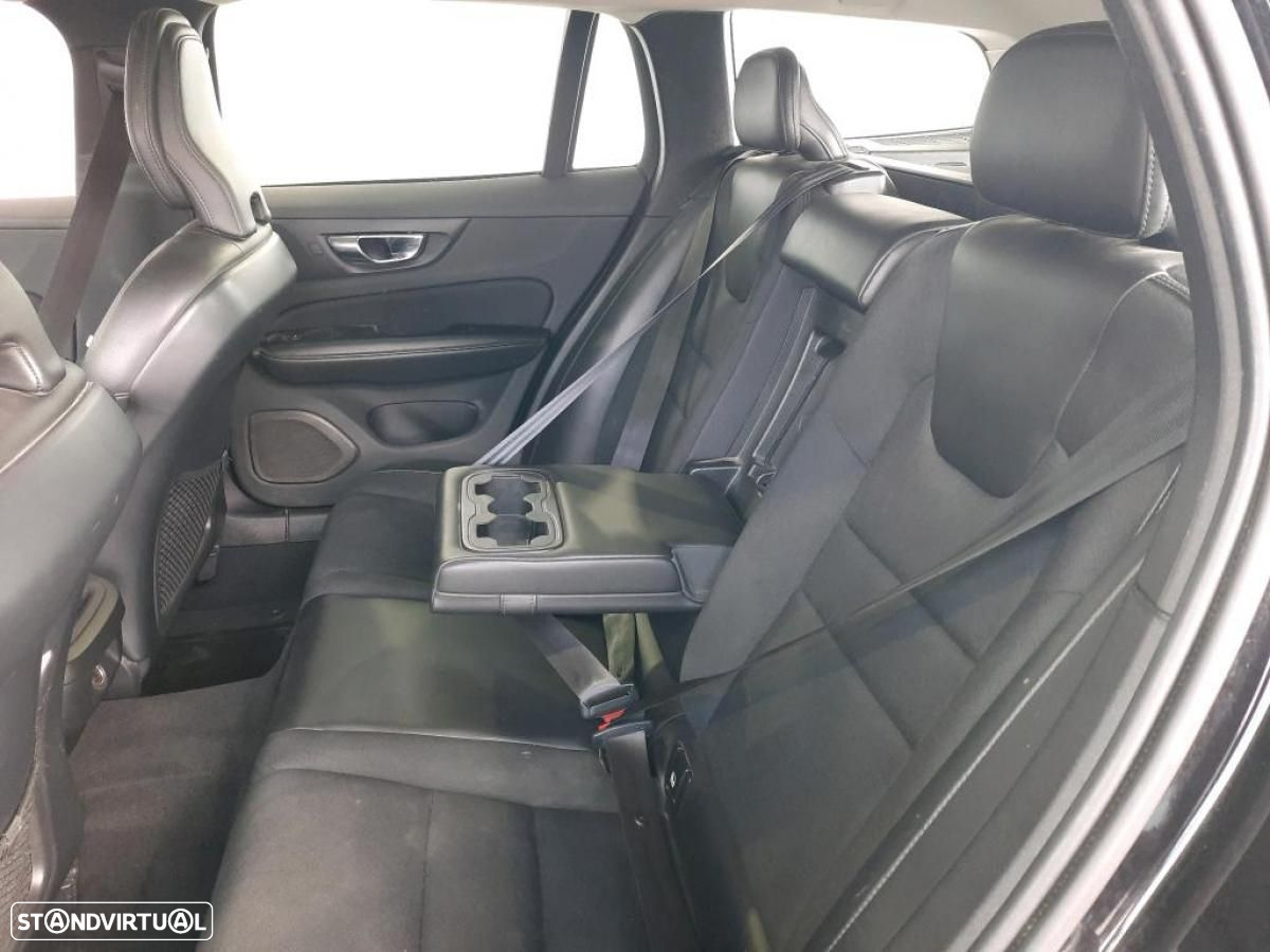 Volvo V60 2.0 D3 Momentum - 4