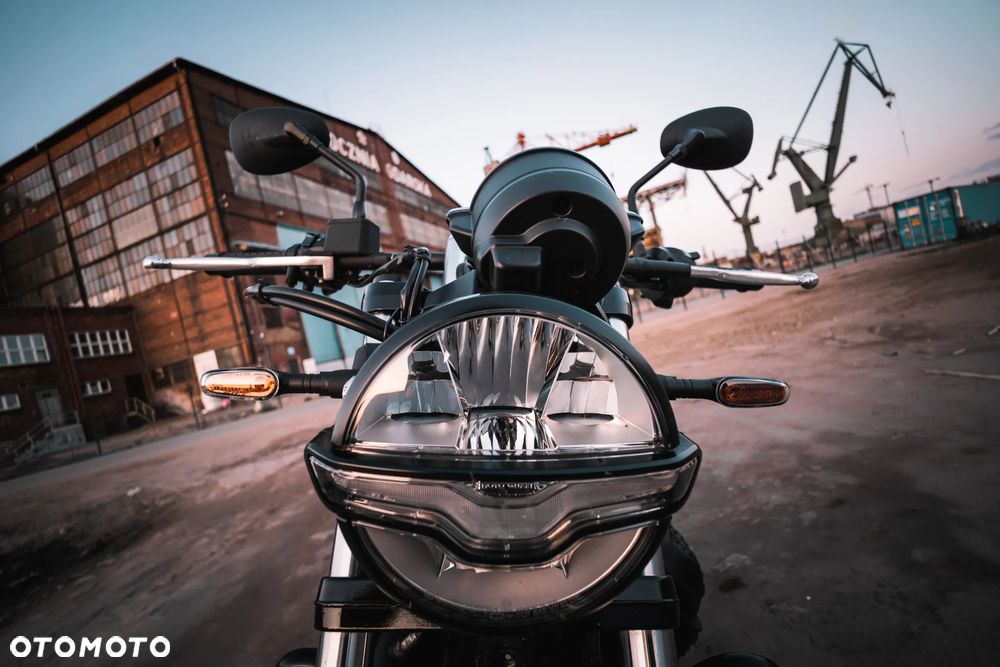 Moto Guzzi V9 - 8
