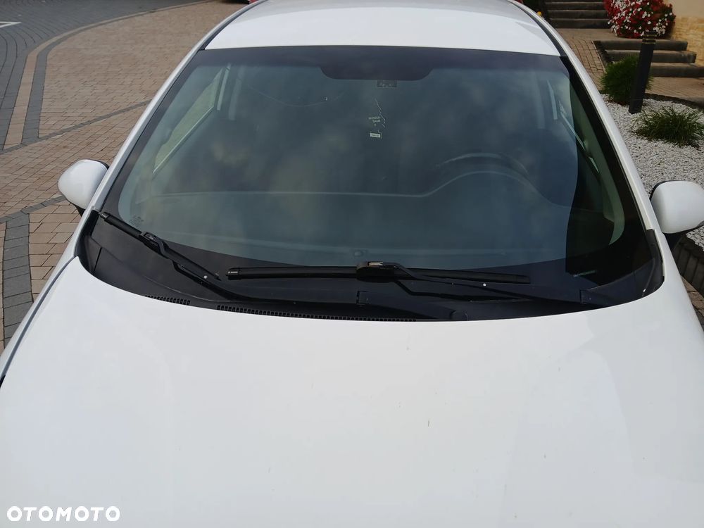 Kia Rio 1.4 L - 11