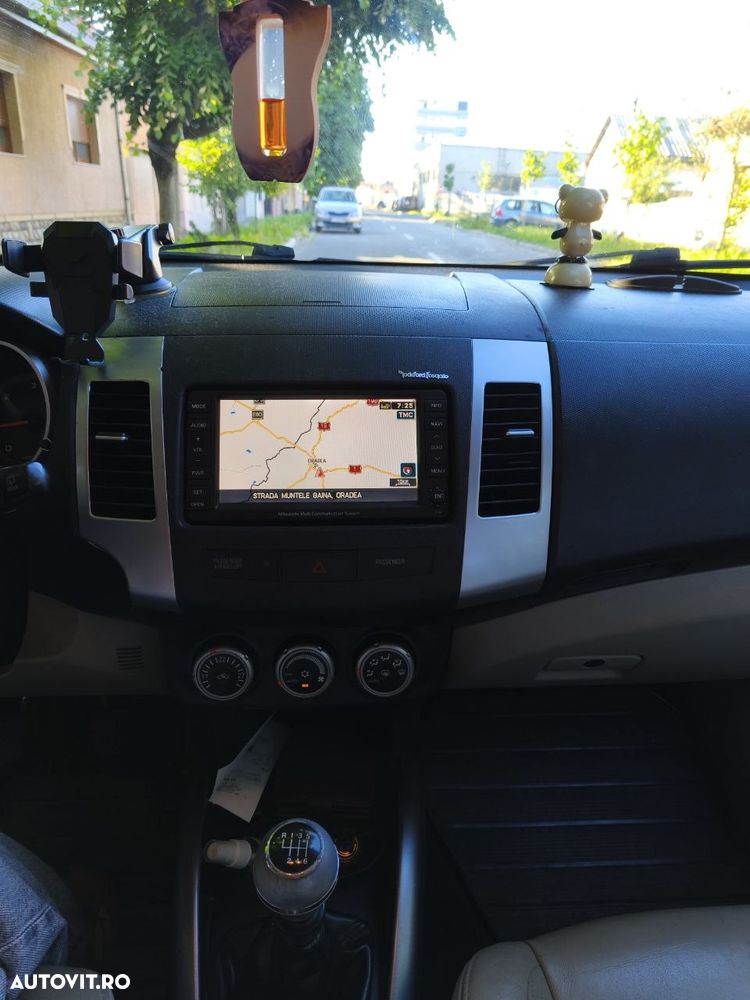 Mitsubishi Outlander 2.2 DI-D NAVI Instyle - 13