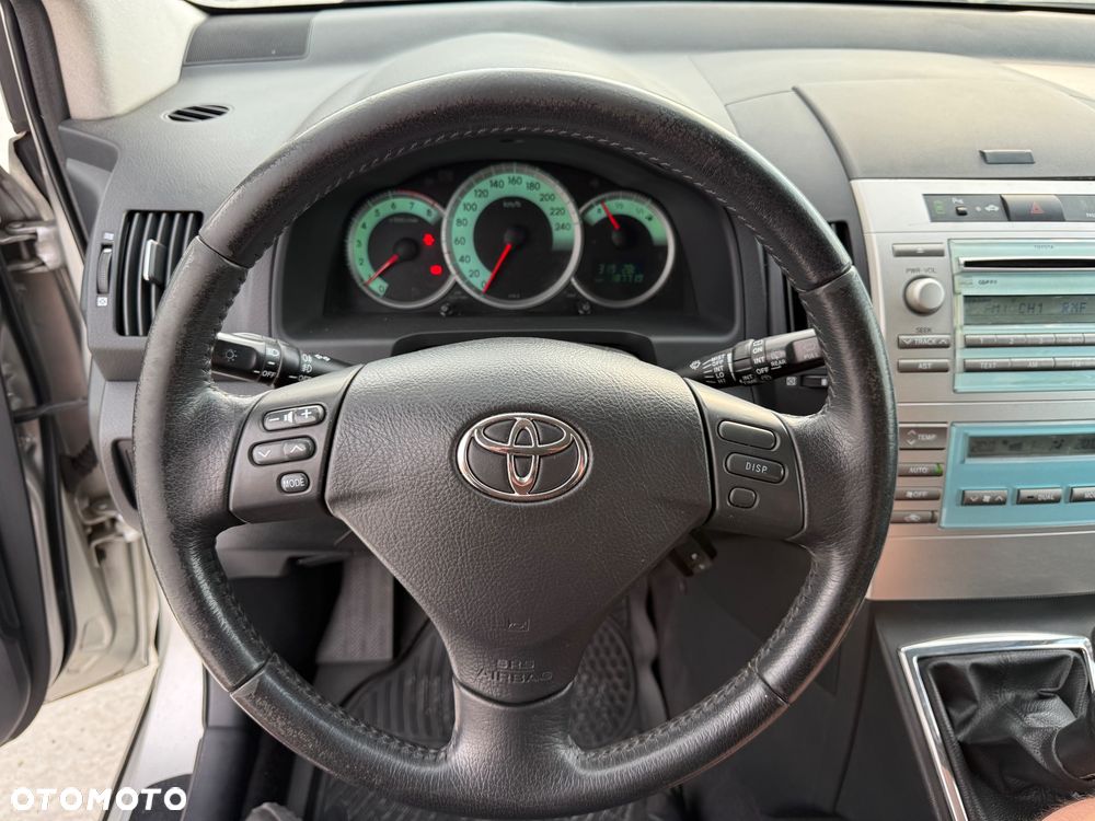 Toyota Corolla Verso 1.8 Gold + - 19