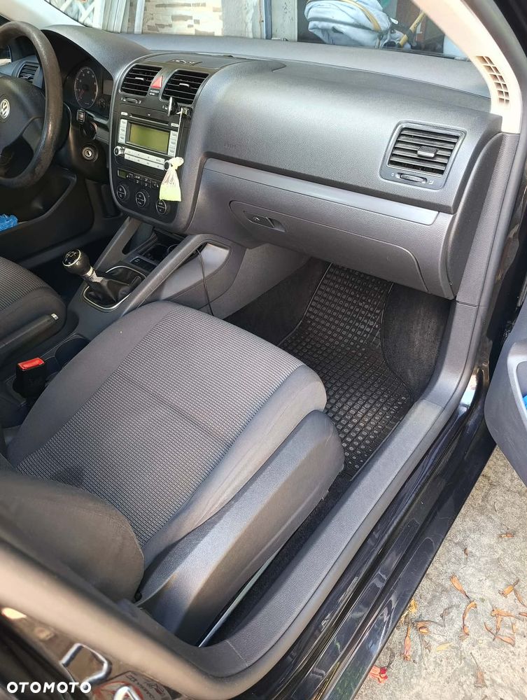 Volkswagen Jetta - 11