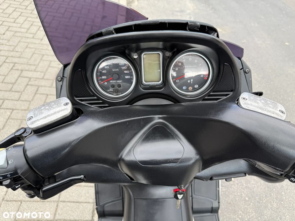 Yamaha Tmax - 10
