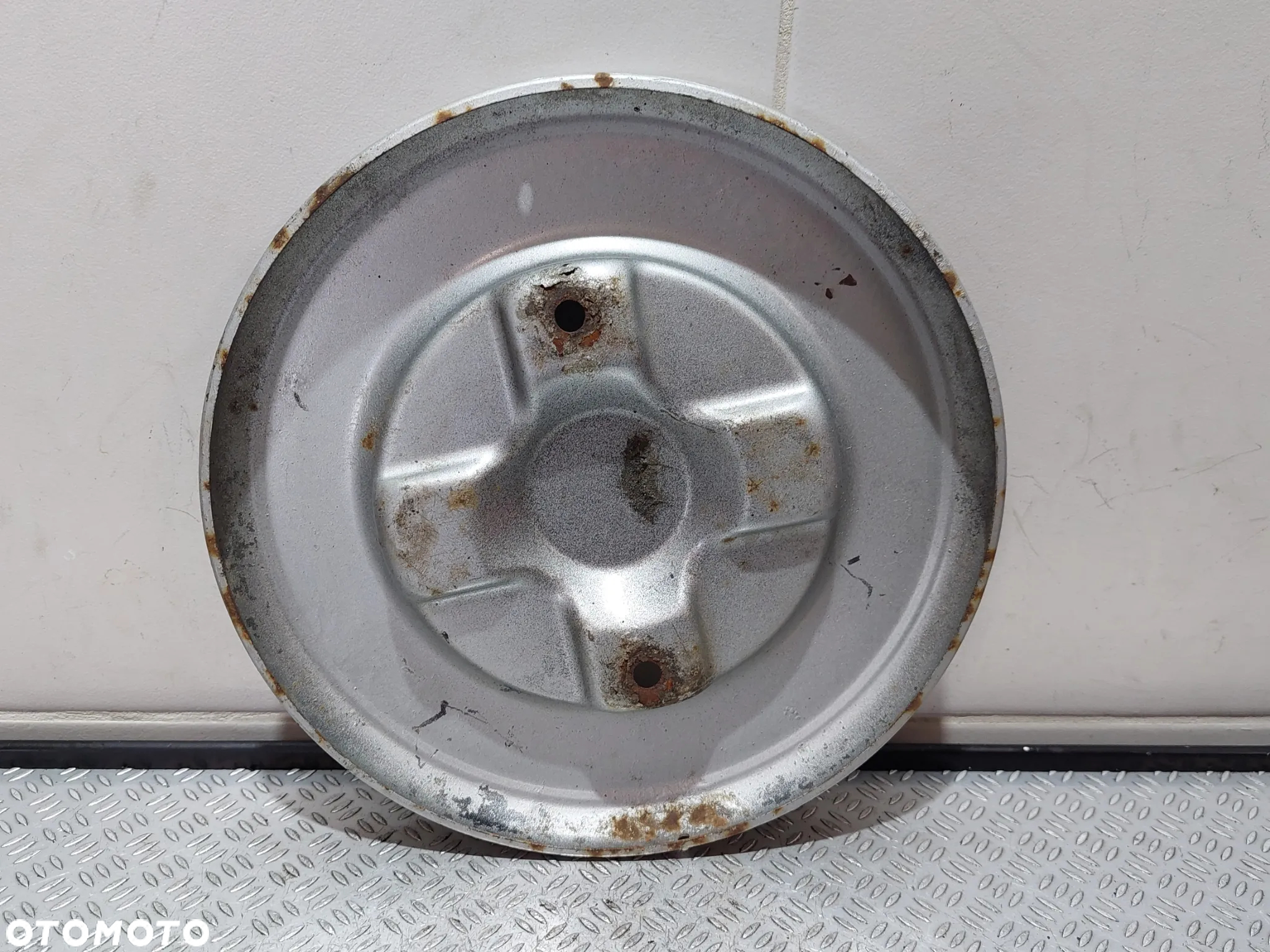 DEKIEL MOCOWANIE OSŁONA ŚRUB KOŁA TOYOTA DYNA R2008 3,0 DISEL - 2